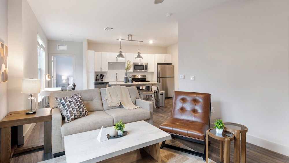 Landing Apartments near Sand Lake - Universal