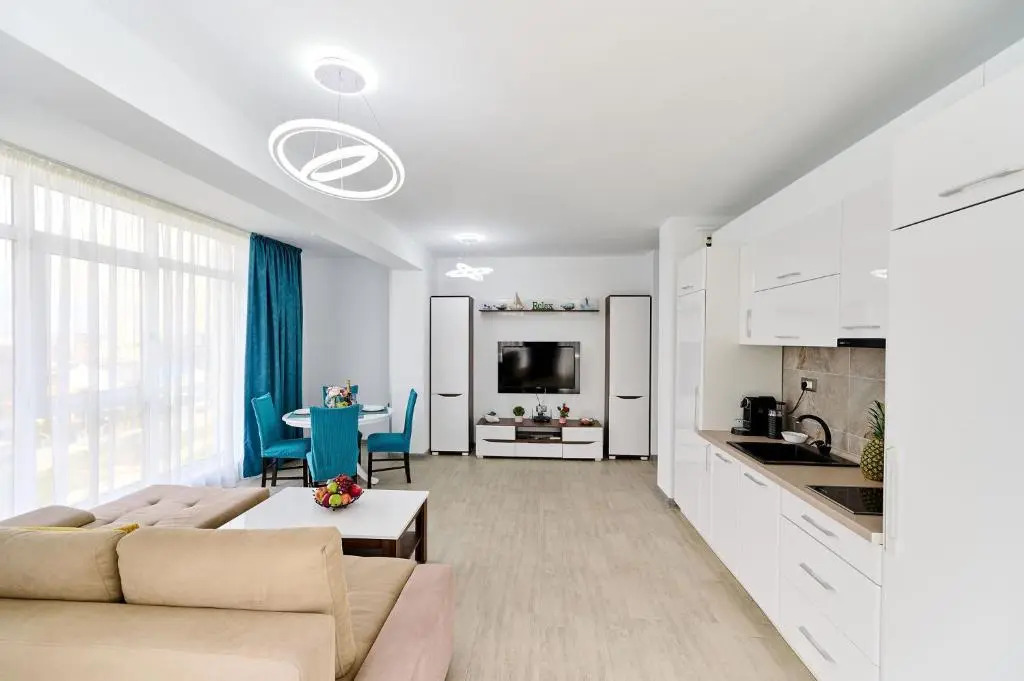 Sunshine 1 BR Apartment Spa n Pool Beach resort