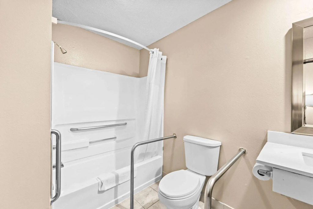 Super 8 by Wyndham Council Bluffs IA Omaha NE Area