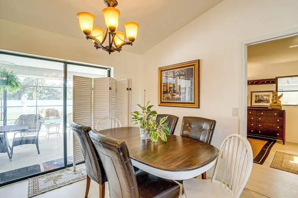 8 Mi Beach: Beautiful Oasis w/ Saltwater Pool