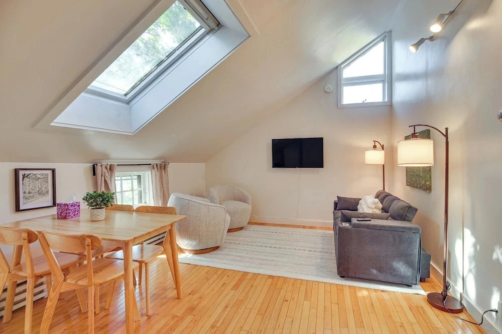 Walkable 3-unit Retreat on Main Street, Waterbury