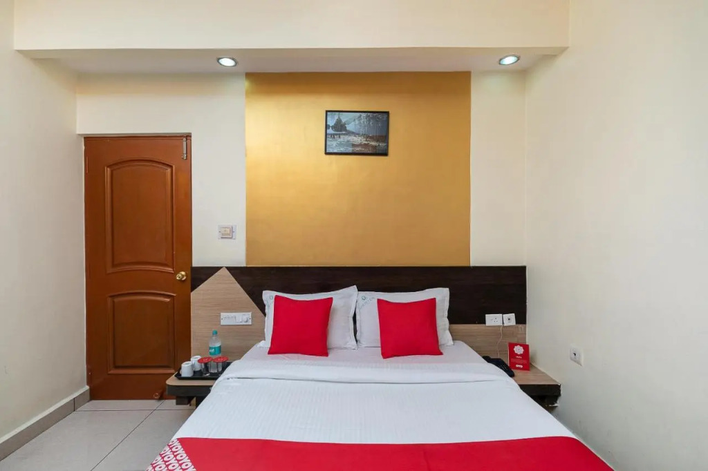 Treebo Golden Inn, 700 Mtrs From Promenade Beach