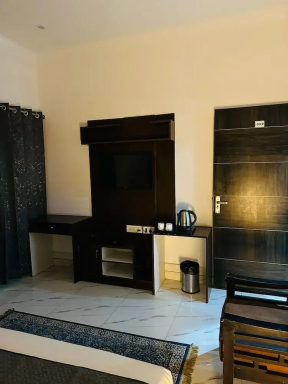 V Rooms