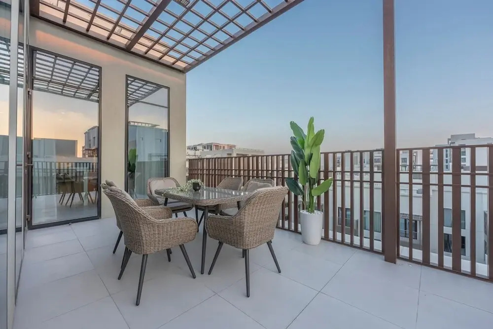 Peaceful 4-bedroom Bright Kitchen Space in Dubai Creek Harbour