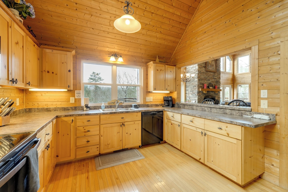 Hot Tub + Game Room: Spacious Blue Ridge Retreat!
