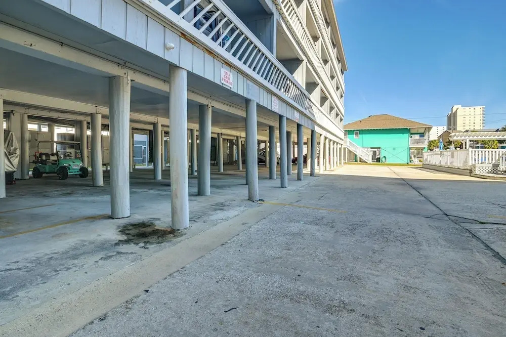 Walk to Beach: Top-floor Condo in Murrells Inlet