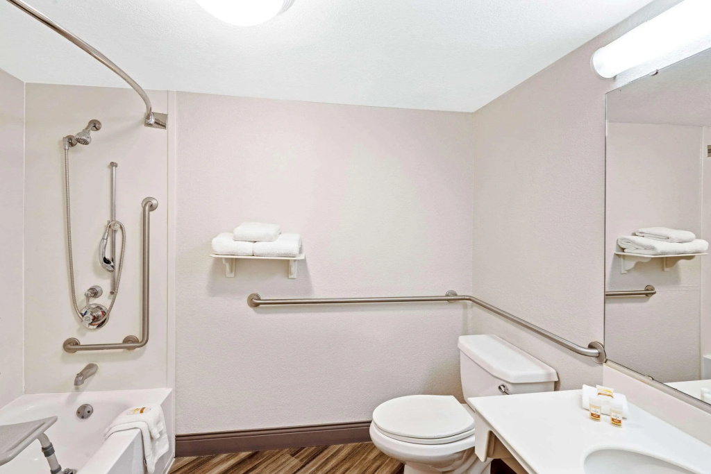 La Quinta by Wyndham Houston West Park 10
