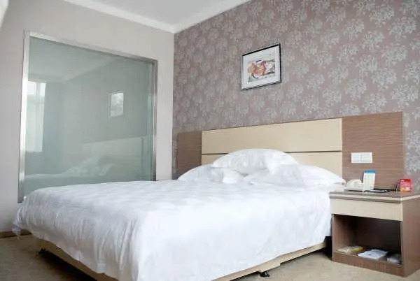 Super 8 Hotel Bengbu Railway Station