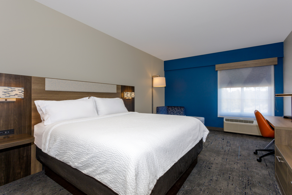 Holiday Inn Express Tampa N I-75 - University Area by IHG
