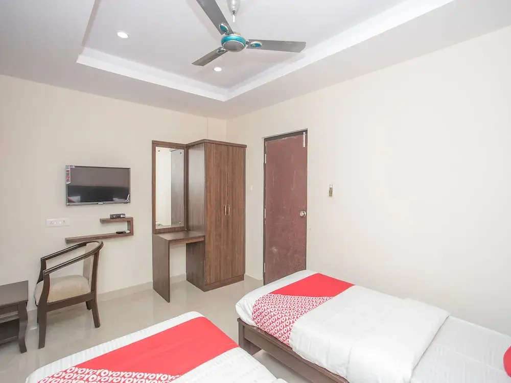 OYO 13596 Akshaya Residency