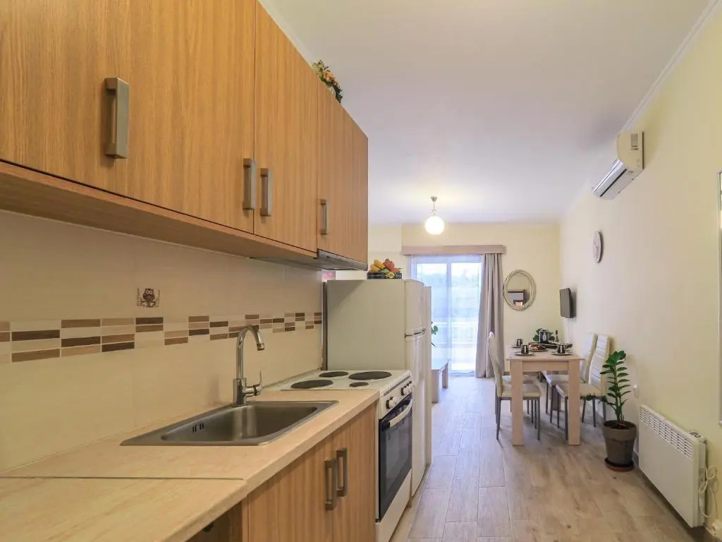 Charmy 2BD Apartment near Mon Repos Beach
