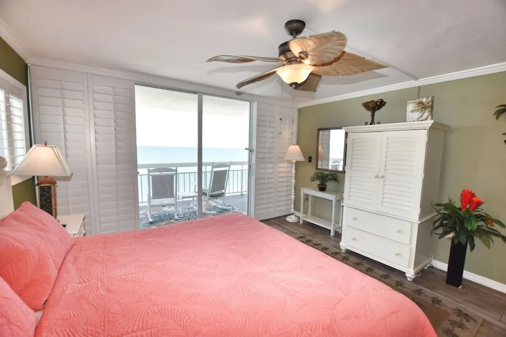 0801 Waters Edge Resort 3 Bedroom Condo by RedAwning