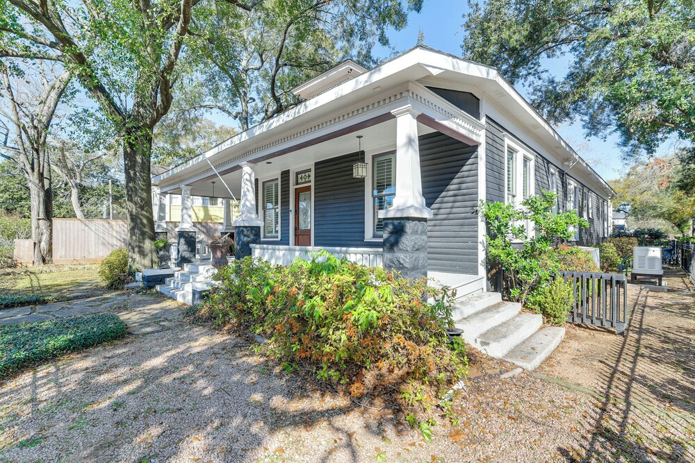 Walkable & Historic Houston Heights Bungalow!