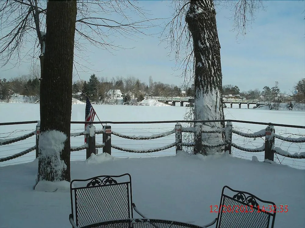 Red bridge Inn