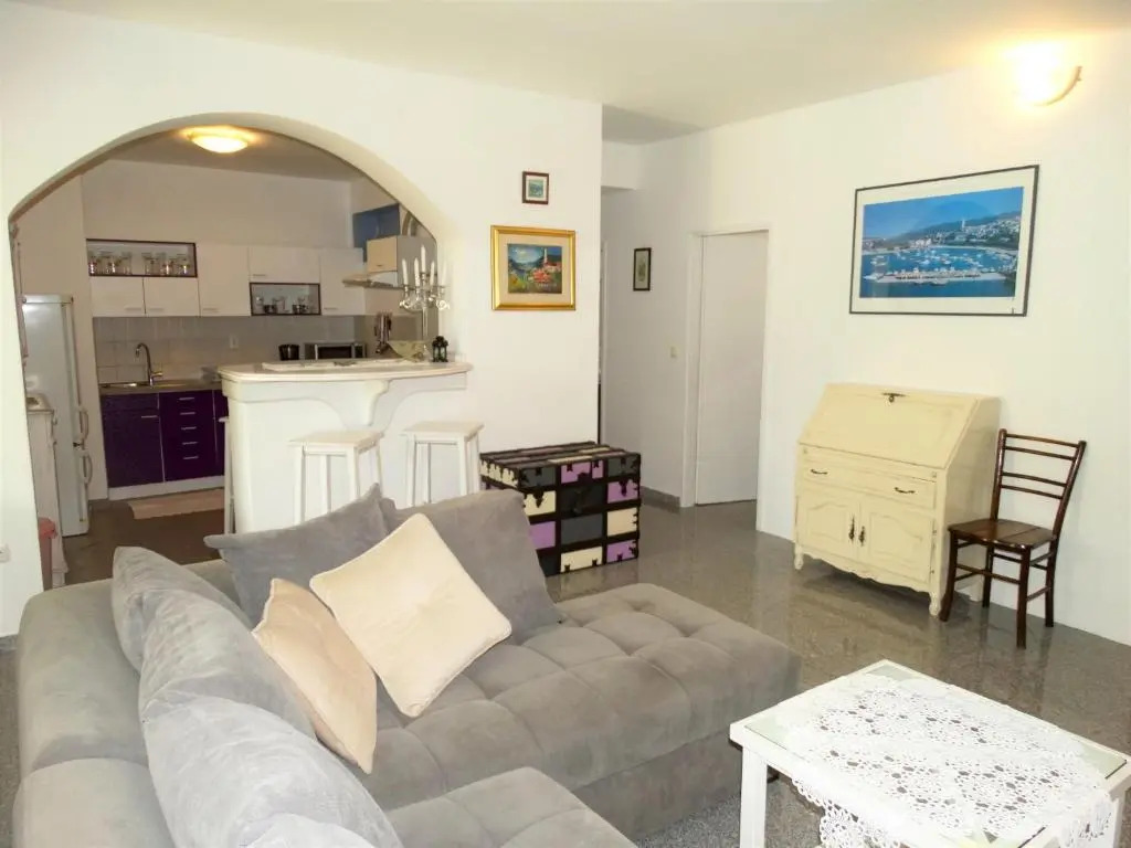 Apartmani Novi Vinodolski 32706 - Radmila
