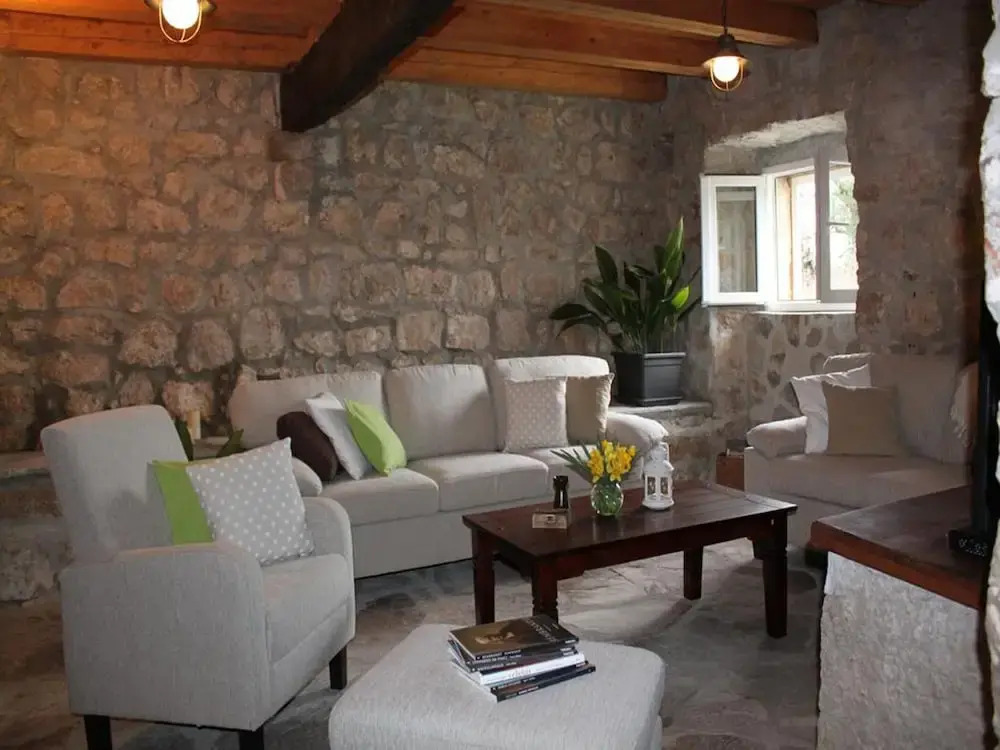 Stone Holiday Home in Brotnice Dalmatia with Outdoor Hot Tub