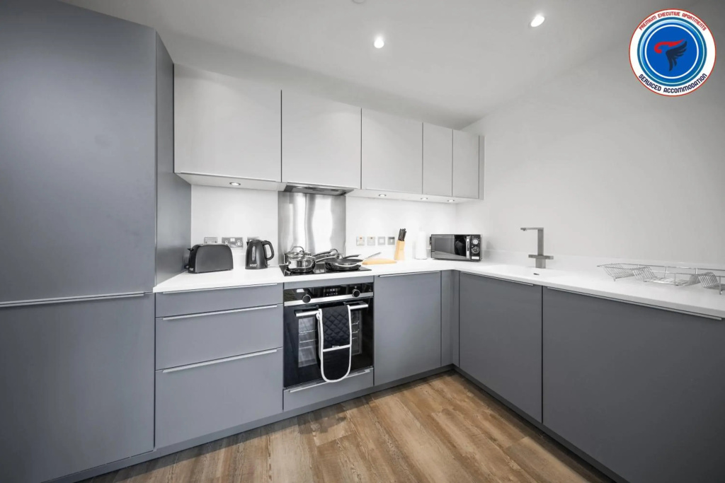 50 PERCENT OFF FOR MONTHLY AND WEEKLY STAYS, PERFECT FOR LONG STAYS FOR FAMILIES , BUSINESS, LEISURE & RELOCATIONS - 2 Bedroom at Premium Executive Serviced Apartment Birmingham - Free WiFi, Free Parking- Sheraton View