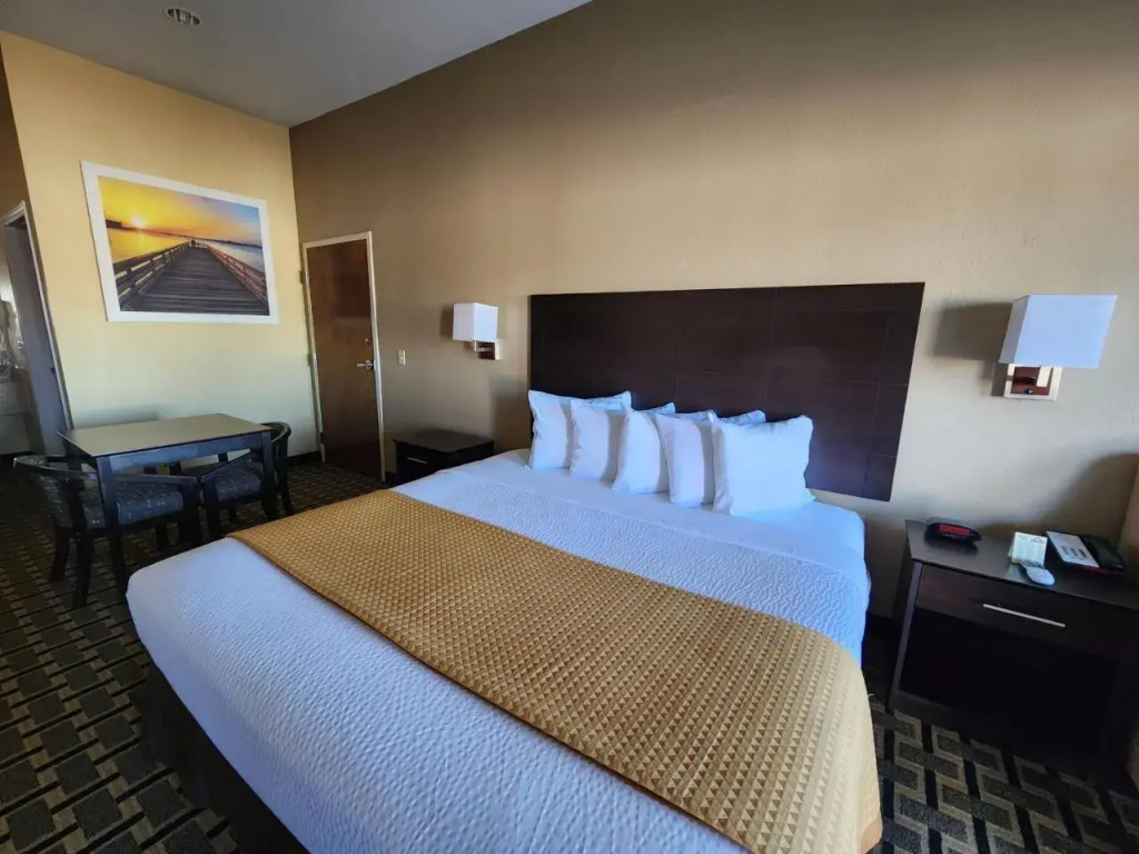 Rodeway Inn & Suites