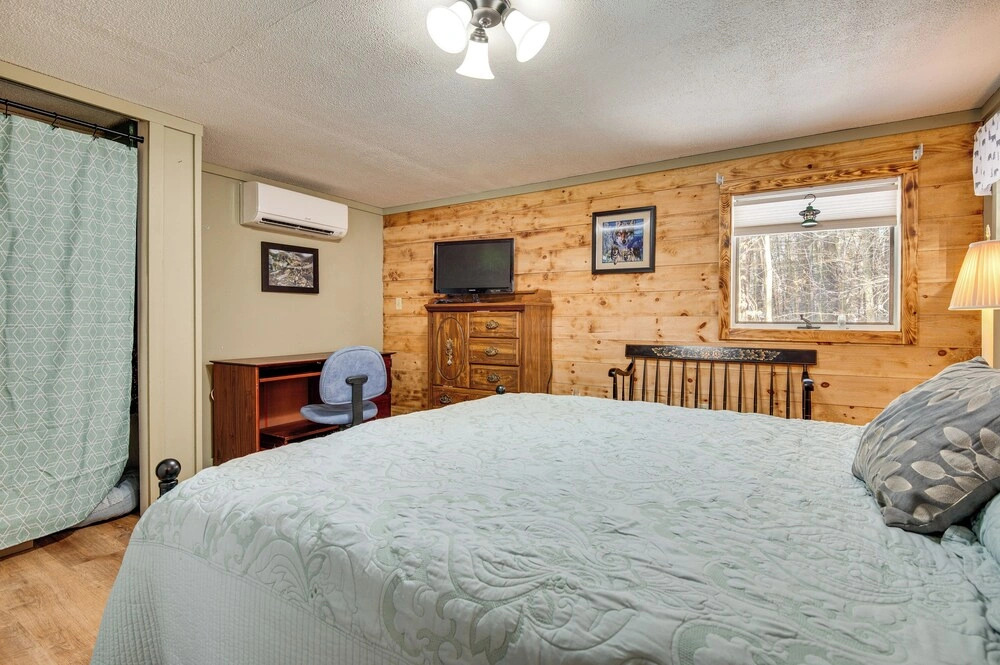 All-season Getaway in Tamworth: Pets Welcome!