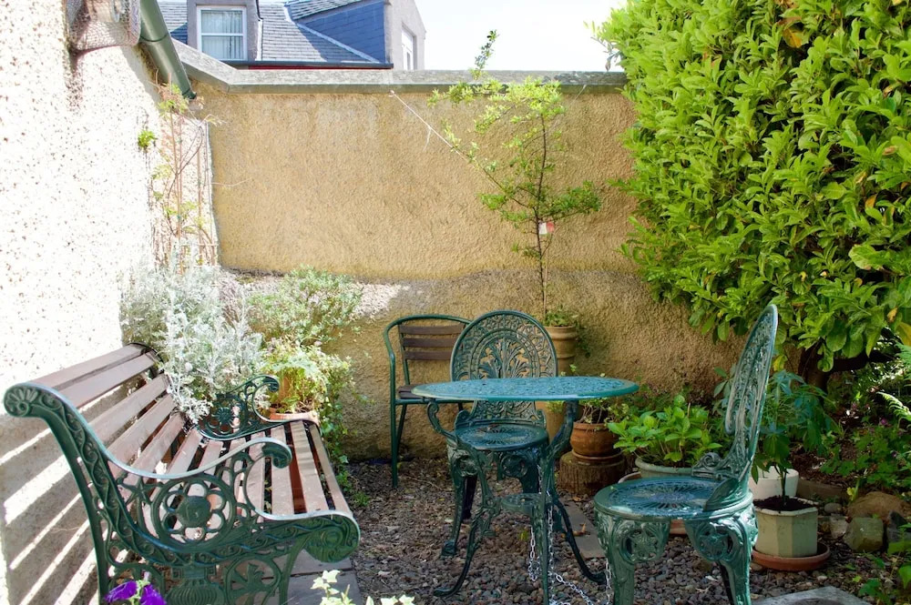 Traditional 2 Bedroom Church Gatehouse