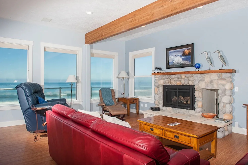 Roads End Light 4 Br home by RedAwning
