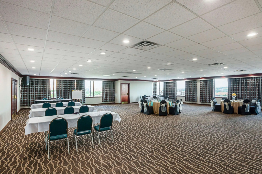 Quality Inn & Suites Cincinnati Downtown Area