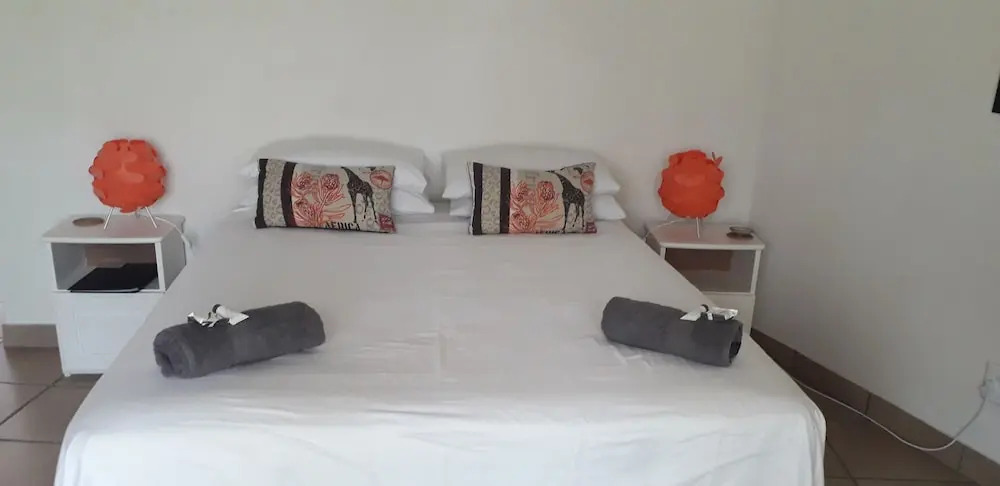 Lovely holiday home for a large family or friends bordering Kruger National Park