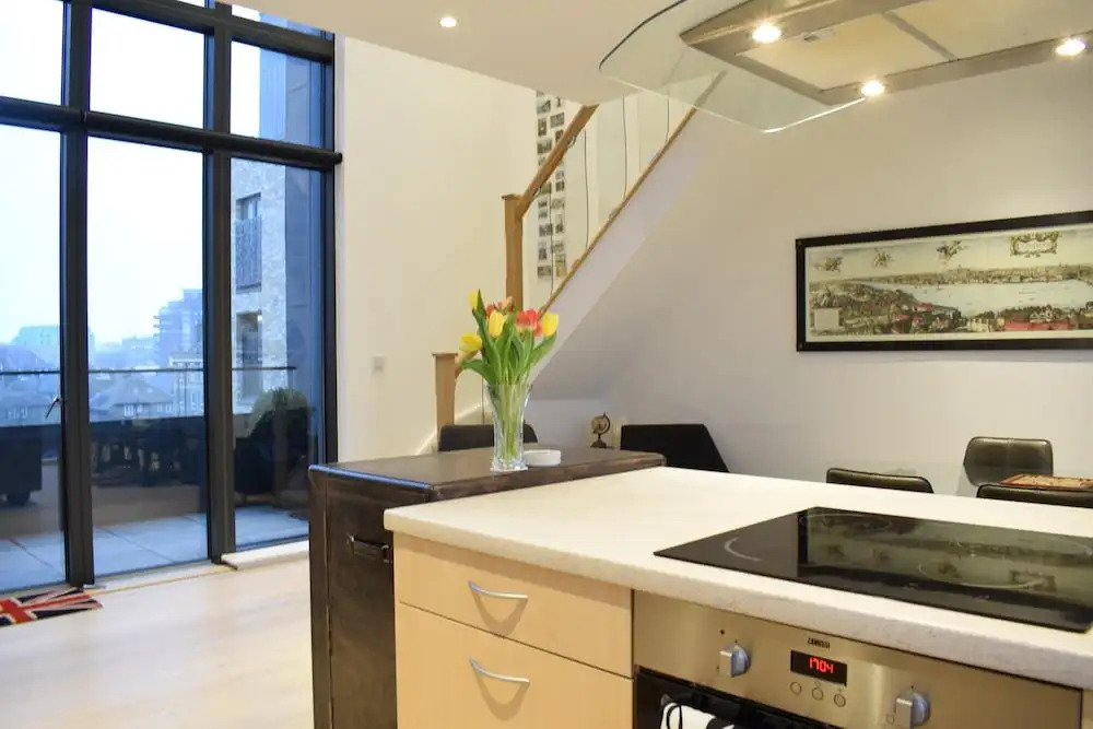 Spacious Greenwich Flat
