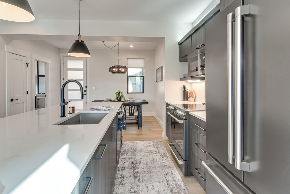 4 Mi to Granby Ranch: Gem w/ Balcony & Mtn Views!
