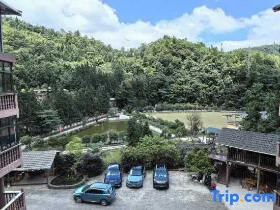 Xiannüshan Zhoujia Brothers Village