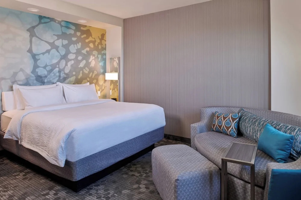 Courtyard by Marriott Petoskey at Victories Square
