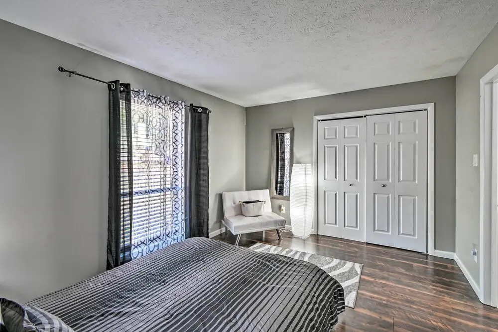 Updated Fayetville Townhome-away-from-home w/ Yard