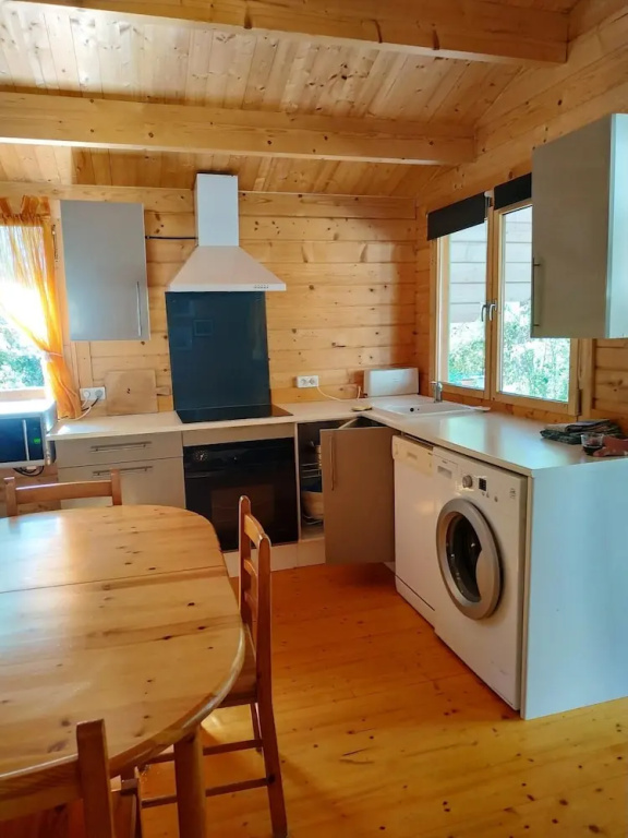 Chalet With 2 Bedrooms In Poussan With Enclosed Garden