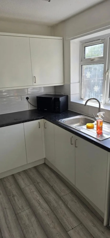 Confortable House Sleeps 7 With Garden and Parking
