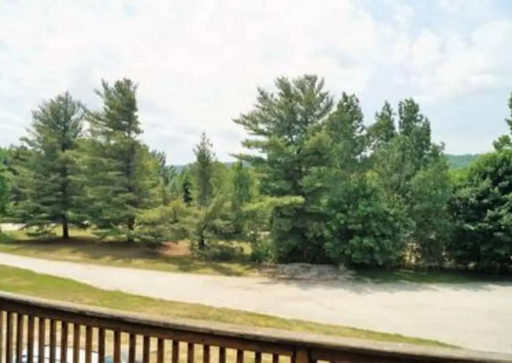 6 Bed Blue Mountain Chalet with Hot Tub 8