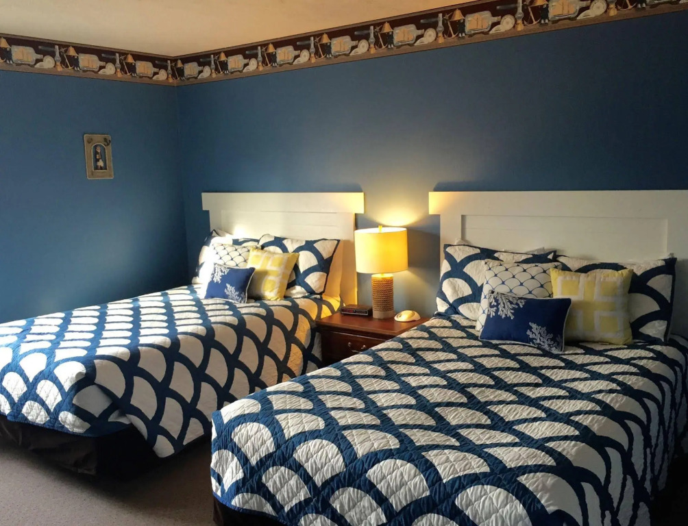 Empire Lakeshore Inn