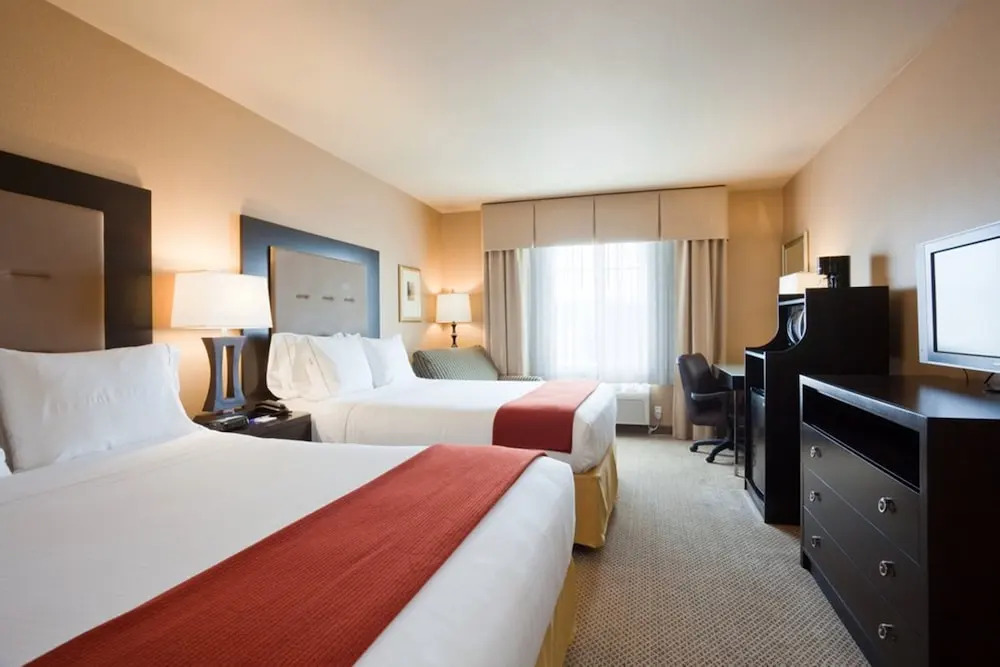 Holiday Inn Express & Suites Bonham by IHG