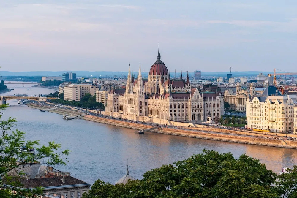 Vibrant 3 Bedroom Apartment In The Pulsing Heart Of Budapest