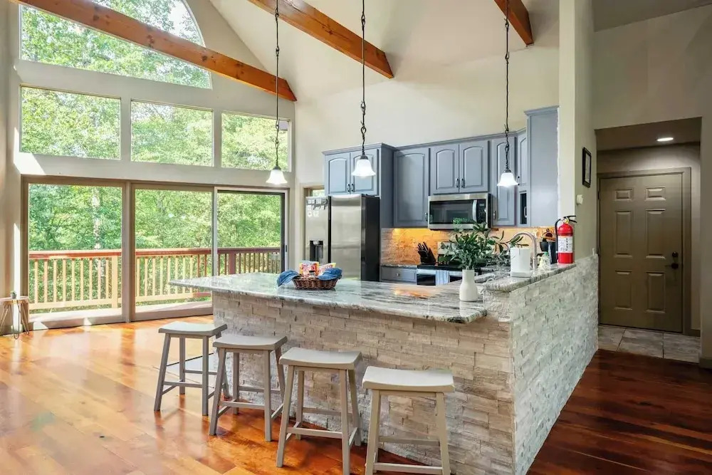 Lake Harmony Chalet w/ Hot Tub & Arcades Near Beaches, Ski & Trails Everpine Lodge by Avantstay