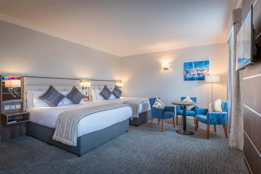 Marine Hotel