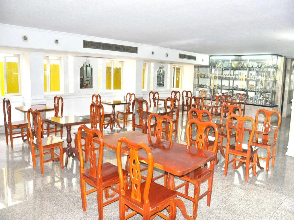Highfive Hotel