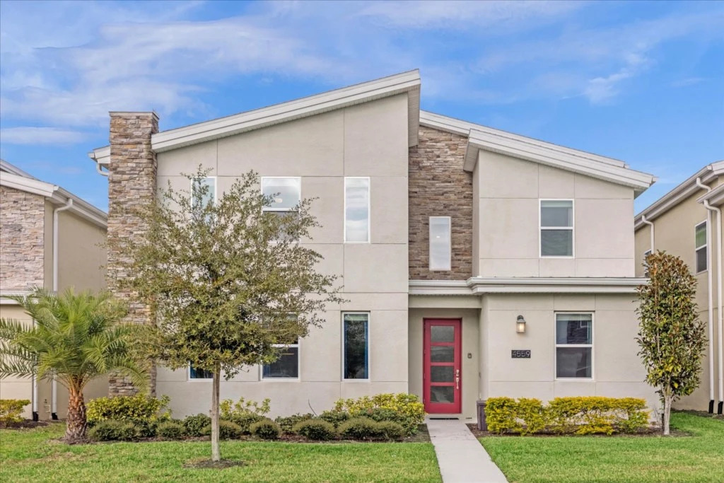 9 Bd 5 Ba Storey Lake 4559 Nl
