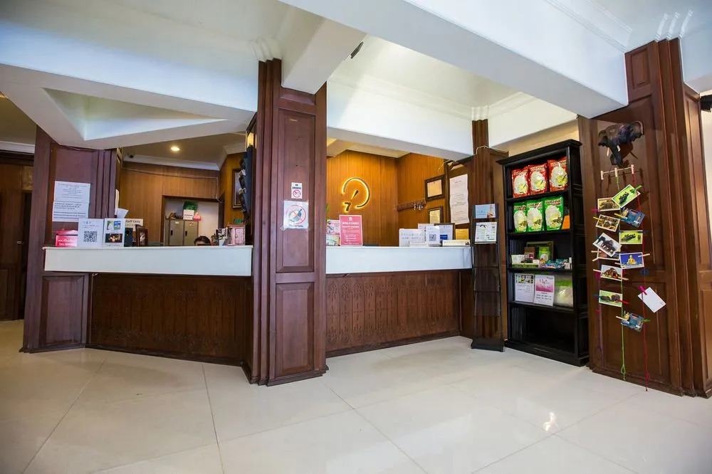 ZEN Rooms Arak Road 7 Days Inn