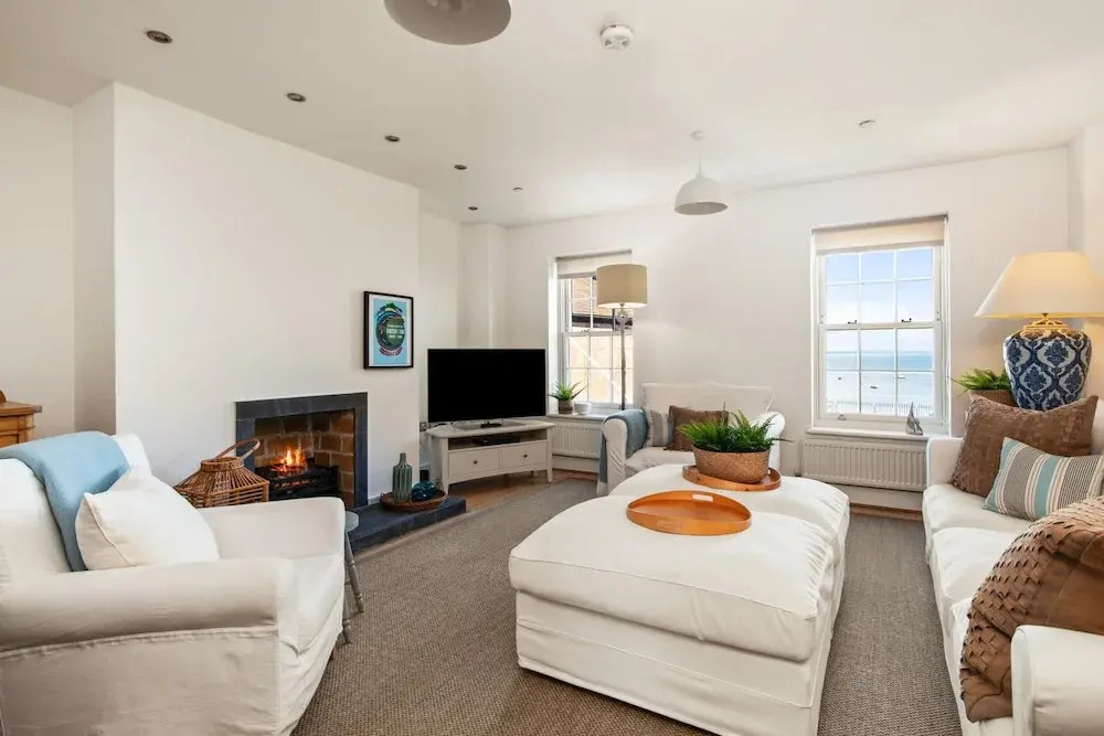 Nash House - Seafront With Parking Close to Town