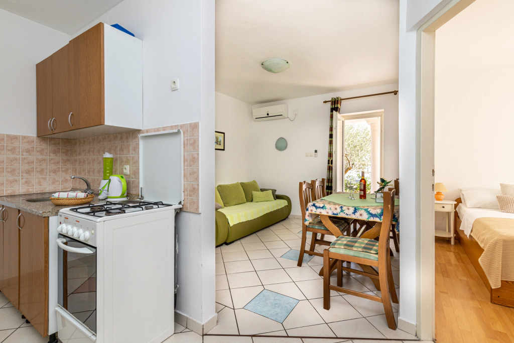 Alenka apartments near the beach