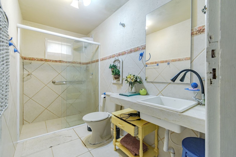 Casa em Condom nio com Piscina e rea Gourmet