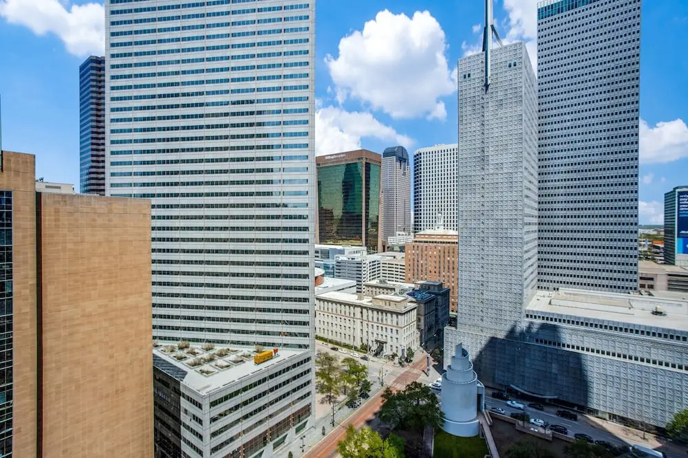 26th FL Bold CozySuites w/pool, gym, roof