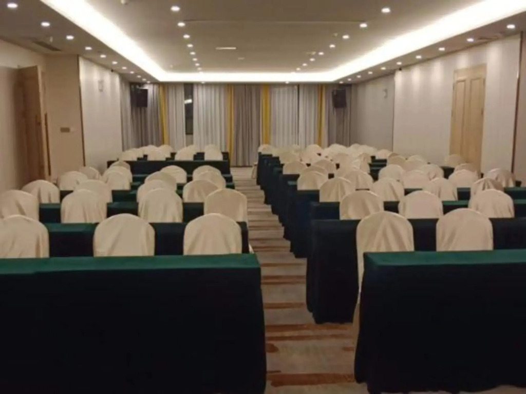 Vienna International Hotel (Yangjiang Donghuicheng International Branch)