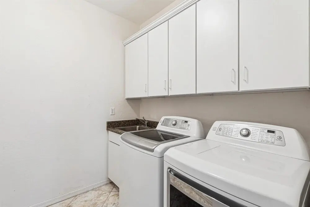 Pinnacle Breeze-private Backyard-mins to Six Flags