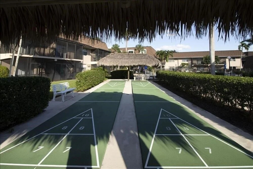 Island Manor 2 Bedroom Home by Redawning